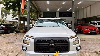Mitsubishi Triton 2026 AT 4x2 9000 km Trắng