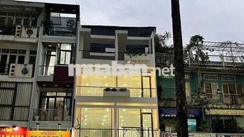 Nguyên căn 372 Ngô Gia Tự, Q10. Dt: 7x16m, Kc: trệt 3 lầu. Gía: 70tr