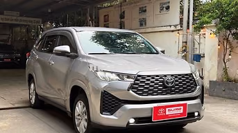 Bán Innova Cross 2.0V 2024 32.000km - Giá còn bớt