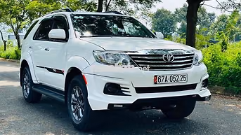 Toyota Fortuner 2016 01 Cầu Xăng Tự động Trắng
