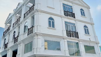 Nhà phố Compound Q8 ngay Võ Văn Kiệt, 3 lầu, 4PN, nhà mới ở ngay, SHR