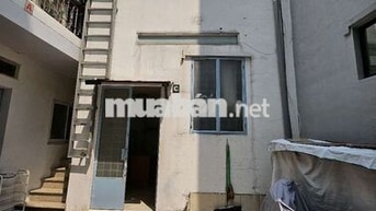 tôi chính chủ cho thuê nguyên căn 5c8/39 trệt + gác lững giá 4,5 triệu