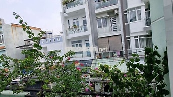 Nhà hẻm xe hơi đi bộ ra công viên làng hoa, cách Quang Trung 100m