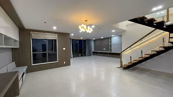 Cho thuê Duplex C/c Sky Center, Phổ Quang - Dt: 195m, 3PN giá 21tr/th