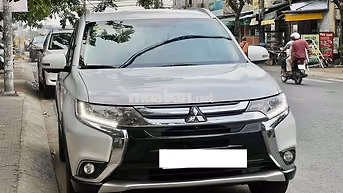 Mitsubishi Outlander 2018 Trắng Số Tự động