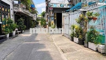 50m2 , 1 căn là mặt tiền, nhà 3 tầng chỉ 5 tỷ .Ngay Quốc lộ 13