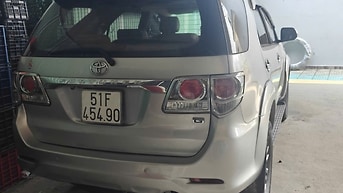 Fortuner máy dầu, số sàn 2.5L.