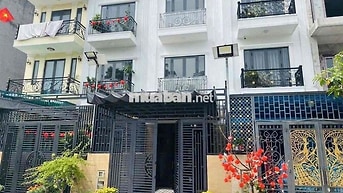 NHÀ PHỐ HÀ HUY GIÁP ( CUỐI NGUYỄN OANH ) TRỆT LỬNG 2 LẦU 5PN 5WC.