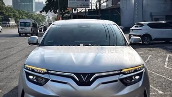 VinFast VF8 Plus 2023 Bạc 6.9 vạn km