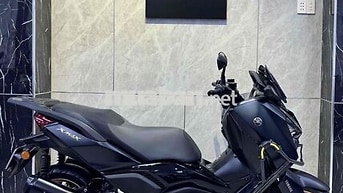 Yamaha XMAX 300 2024 Đen