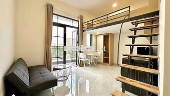 CHO THUÊ GÁC/ CỬA SỔ BAN CÔNG XÁC TÂN MỸ, CRESENT MALL