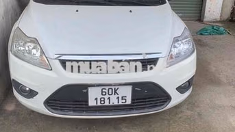 Ford Focus Trắng 5 chỗ