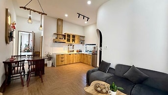 CHO THUÊ CĂN HỘ 2 PHÒNG NGỦ CÓ BAN CÔNG VIEW ĐẸP FULL NỘI THẤT PHƯỜNG