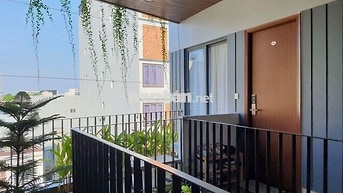 Cho thuê căn hộ 1 phòng ngủ, 50m2, ban công rộng, tầng 4, hướng biển