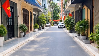 Cho Thuê Nhà 6T Phạm Tuấn Tài - Thang Máy, Thông Sàn, Vỉa Hè, Ô Tô 