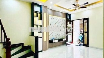 QUAN THỔ 3 – NHÀ 38M² x 3,5 TẦNG – 3PN – 2WC – NÓNG LẠNH, BẾP – 10TR