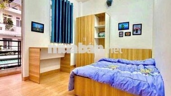 PHÒNG NGỦ BAN CÔNG NẰM NGAY E-TOWN CỘNG HOÀ