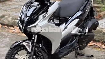 Honda AirBlade 4val 125 T12/2024 Đen bóng bạc .