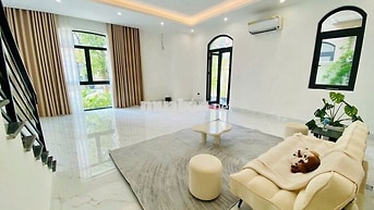 Cho thuê nhà góc Chà Là HT2T sát công viên – 2 tầng – 9tr/tháng