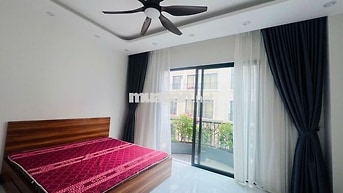 Cho thuê nhà xẻ khe có thang máy full đồ