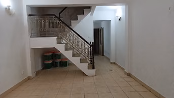 Cho thuê nhà nguyên căn trong ngõ chợ Khâm Thiên, Quận Đống Đa