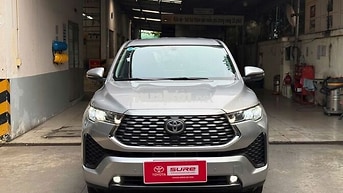 Innova Cross 2.0V 2024 Bạc 32.000km - Giá còn giảm