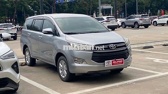 Toyota Innova 2.0E MT 2017 Bạc 7 chỗ