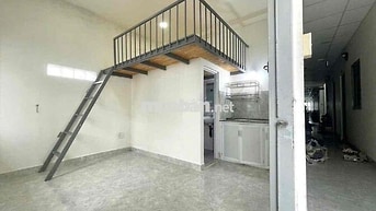 🔥Cho Thuê Phòng Gác  - Thang Máy - Sẵn Máy Lạnh - gần Etown Cộng Hoà
