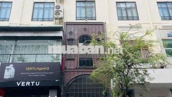 Nhà hàng, quán bar MT 23 Đồng Khởi, Q1. Dt: 4,5x38m, Kc: trệt lửng lầu