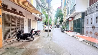 Bán nhà Hoàng Quốc Việt, 70m2, xây 4 tầng, khu phân lô, có vỉa hè