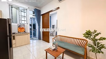 Căn hộ 1 phòng ngủ  ngay bùi đình túy full nội thất thang máy hầm xe !