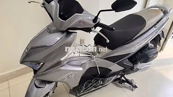 Honda Air Blade Bạc Xăng