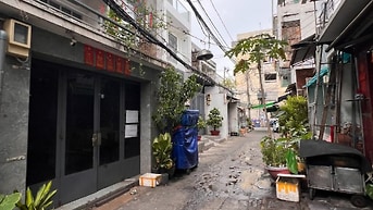 Diện tích : 4 x 20m. Hẽm xe hơi đường Lạc Long Quân