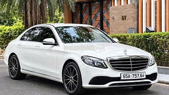 Merc C200 Exclusive Trắng/Kem 2021, odo 32 ngàn Km