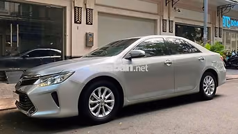 Gia đình bán xe Toyota Camry bản 2.0E đời 2016