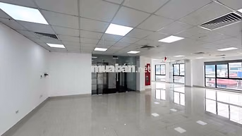 Cho thuê sàn Văn phòng phố Cầu Giấy thông sàn 180m2 sử dụng 140m2 giá