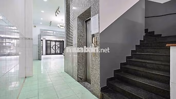 cho thuê 1 trệt 4 lầu có thang máy