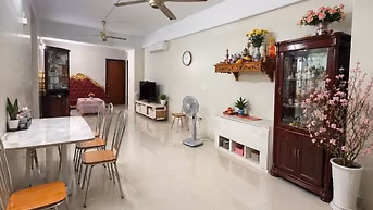 Bán CC Lô góc Quân Đội Ngọc Thụy 104m2 tầng cao hơn 5 tỷ 0968119926