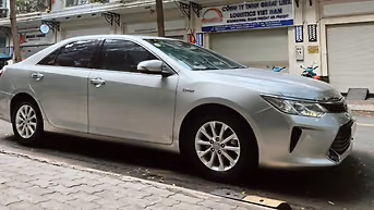 Gia đình bán xe Toyota Camry bản 2.0E đời 2016