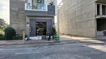 Nhà 3 tầng mới xây hẻm  nhựa 13m  có lề p.AL tphcm