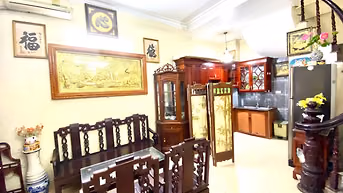 Cho thuê nhà sát Hồ Tây, sát đường Lạc Long Quân, oto đỗ cửa