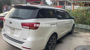 Kia Grand Sedona Trắng 7 chỗ Xe gia đình