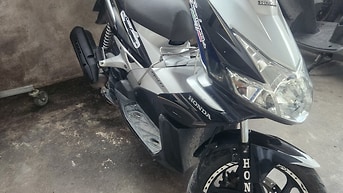 Cần bán gấp xe airblade .......