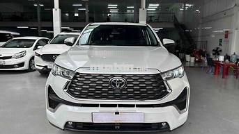 Toyota Innova Cross 2025 Xăng điện Trắng 7 chỗ