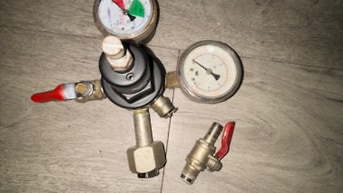 Đồng hồ khí C02, van bi qua sử dụng 