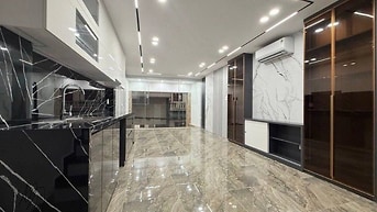 Bán nhà Phân Lô Nguyên Hồng 50m2x6t, tiện ở kinh doanh chỉ 24 tỷ