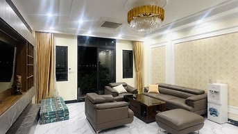 Bán nhà 5 tầng phố Nguyễn Chí Thanh, 72m2, xây đẹp, ô tô đỗ cửa.