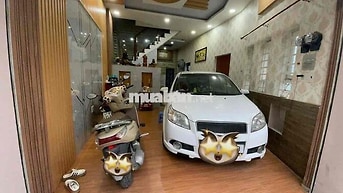Nhà 1 trệt 1 lầu, 2 mặt tiền, ô tô 7 chỗ đậu trong nhà Bình Chiểu , Th