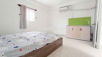 Studio cửa sổ trời máy lạnh giá rẻ gần Cv Làng Hoa