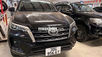 Toyota Fortuner 7 chỗ Đen 150.000km